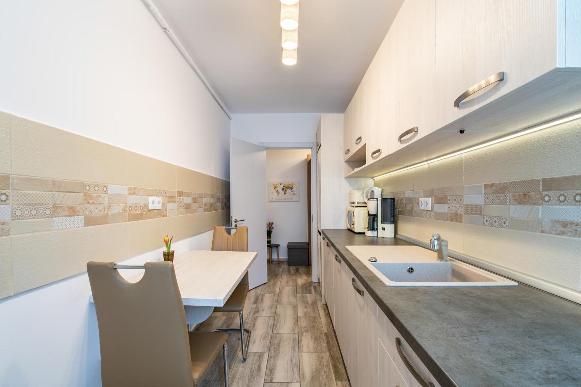 Springhome - Cozy Apartment With Balcony & Parking Braşov Eksteriør bilde
