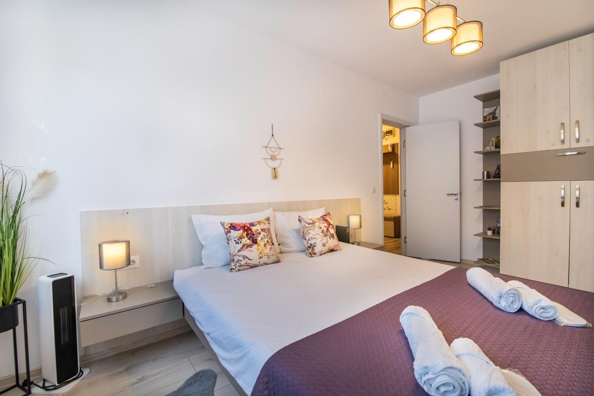 Springhome - Cozy Apartment With Balcony & Parking Braşov Eksteriør bilde